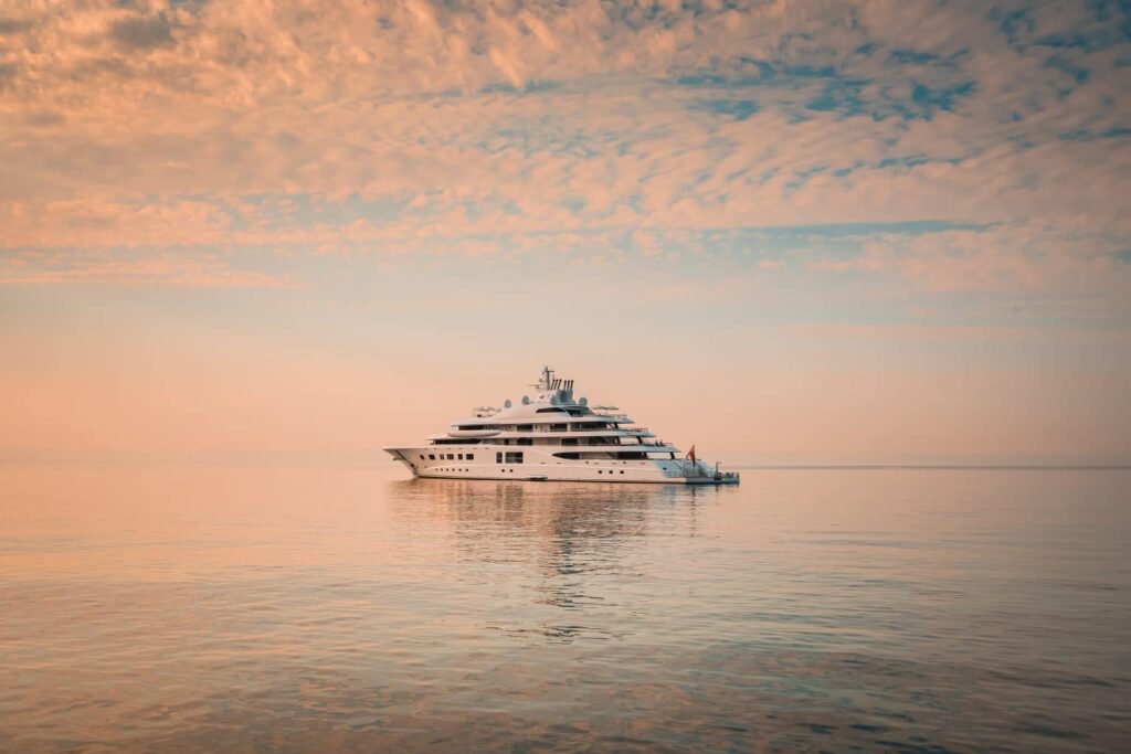 Global Hybrid Redundancy: Ensuring Reliable Connectivity for Ocean-Going Vessels